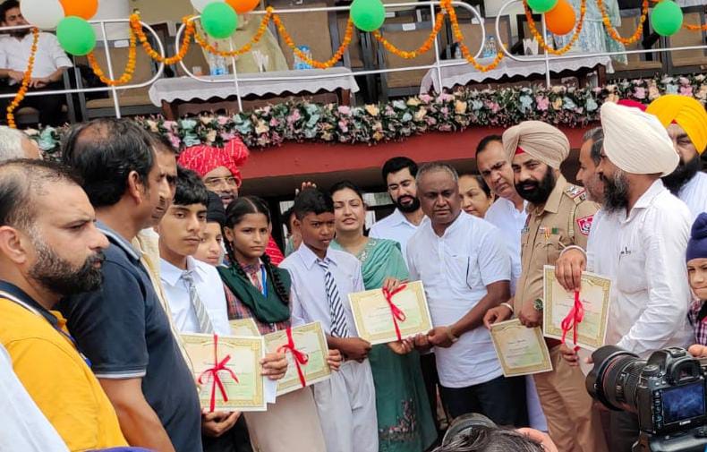 Students of Government Smart Middle School Bhangal Khurd were honored in a district level event.